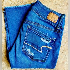 American Eagle Outfitters “Super Super Stretch” size 2 Artist Crop